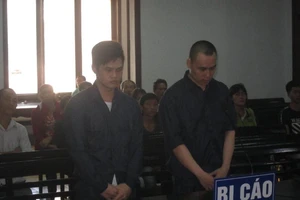 Nhậu xong, đôi bạn rủ nhau đi… cướp