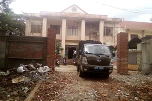 Chồng đâm chết vợ ngay tại tòa vì đòi ly hôn