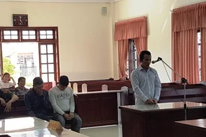 Hai thợ sửa xe 'giỏi nghề' dắt nhau ra tòa lãnh án