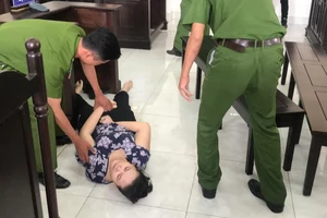 Bình Chánh: Bảo mẫu bạo hành trẻ ngất xỉu khi nghe tuyên án