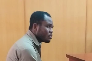 Bị cáo người nước ngoài bật khóc nức nở khi nói lời sau cùng