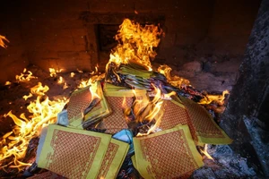 Vi phạm về đốt vàng mã bị phạt đến 300 ngàn đồng