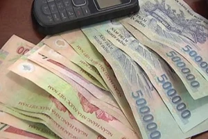 Thắng cá độ bóng đá, đến lấy tiền thì bị bắt vì lý do... khác