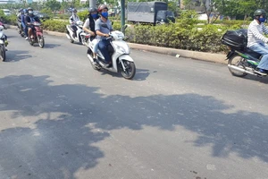 Vết nứt trên đường Phạm Văn Đồng đã được khắc phục