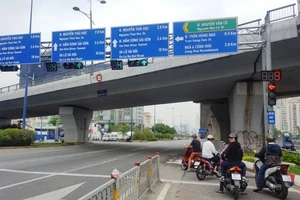 Đèn tín hiệu mới, người dân yên tâm sang đường