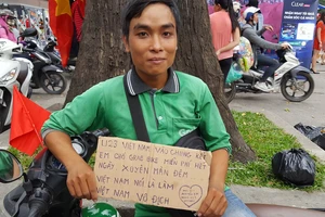 Tài xế GrabBike hứa chở khách miễn phí nếu U23 VN thắng