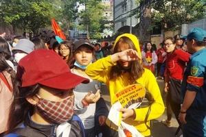 Nhiều người bị móc túi khi chờ được gặp U-23 Việt Nam