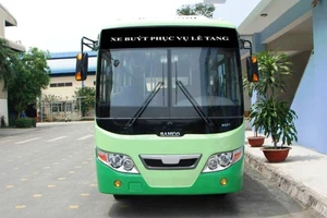Bố trí xe bus để người dân tiễn đưa cố TT Phan Văn Khải