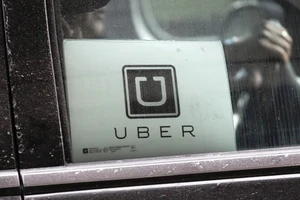 Không đi Uber cũng bị nợ 15 ngàn đồng