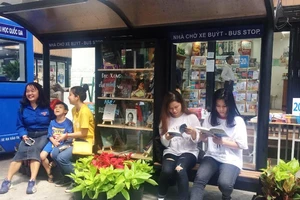 Sắp có nhà chờ xe buýt hiện đại trên xa lộ Hà Nội