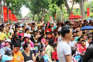 Thảo Cầm Viên Sài Gòn chật kín trong kỳ nghỉ lễ