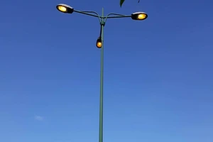 Dân bức xúc vì đèn đường chiếu sáng rực rỡ giữa ban ngày