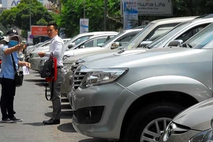 Từ 1-6, TP.HCM bắt đầu thu phí ô tô đậu dưới lòng đường