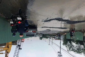 Đoạn đường né ổ gà thì gặp ổ voi