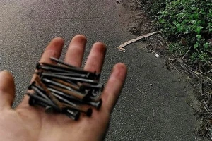 Rải đinh trên đường lộ bị xử lý như thế nào?