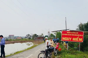 Người dân cầu cứu vì có đường mà không đi được