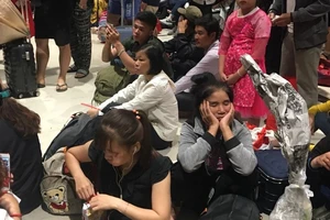 'Chắc cô phải sáng mai mới bay được'