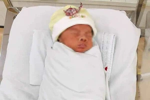 Một bé trai bị bỏ rơi ở Bệnh viện Thủ Đức