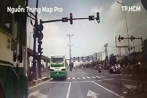 Xử lý tài xế xe buýt vượt đèn đỏ ở Thủ Đức