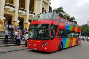 Xe buýt du lịch hai tầng ở TP.HCM có gì?