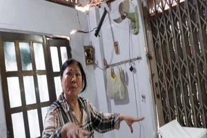 Công trình cải thiện môi trường nước gây sụp lún nhà dân