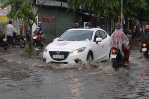 Bão ở miền Bắc, vì sao TP.HCM cũng mưa lớn