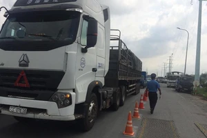 Hai ngày, xử phạt hơn 100 triệu đồng xe chở quá tải