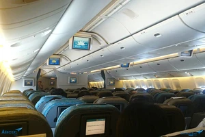 Khách thương gia say xỉn sàm sỡ cô gái trẻ trên máy bay