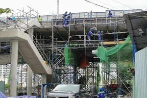 Khi nào mới hết cảnh rồng rắn qua cầu Kênh Tẻ?