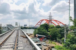Sắp thông cầu đường sắt Bình Lợi sau nhiều lần trễ hẹn