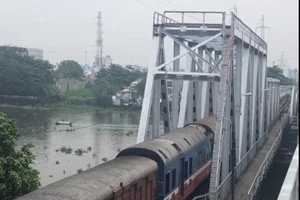  Chính thức thông cầu đường sắt Bình Lợi mới