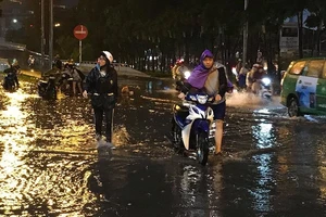 Ngao ngán với đường Nguyễn Hữu Cảnh