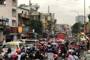 Chùm ảnh: Con đường 'dài nhất' TP.HCM