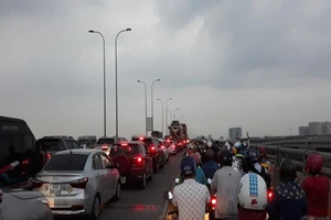 Cao tốc TP.HCM - Long Thành - Dầu Giây kẹt xe nghiêm trọng