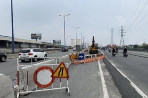 Tại sao phải sửa chữa trên cầu Sài Gòn?
