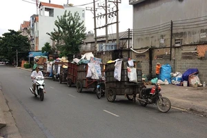 Tập kết rác gây cản trở giao thông, ô nhiễm