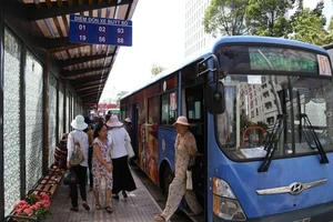 Những ai được đi xe buýt miễn phí?