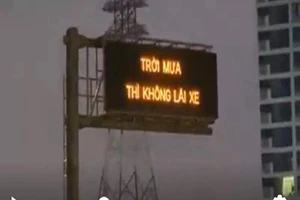 VEC E xin lỗi vì 'trời mưa thì không lái xe'