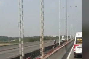 Hơn 5.000 xe máy chạy vào cao tốc TP.HCM - Long Thành