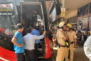 Test nồng độ cồn tất cả tài xế ở Bến xe Miền Đông 