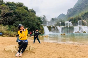 Mùa xuân, hãy đến thác Bản Giốc!