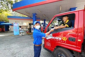 PVOIL tặng khẩu trang miễn phí để phòng, chống dịch Corona