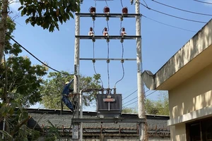 Đảm bảo cấp điện cho bệnh viện dã chiến điều trị nhiễm nCoV