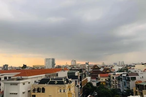 Nam bộ có mưa trái mùa trên diện rộng