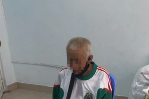 Con trai cụ ông ăn xin có 12 chứng minh thư nói gì?