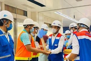 Thi công vượt tiến độ, nhà thầu ga metro được khen thưởng