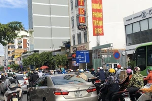 Ùn tắc giao thông khu vực sân bay Tân Sơn Nhất