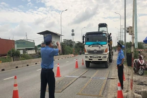 Xe tải bỗng nhiên nằm ì khi có trạm cân trọng tải