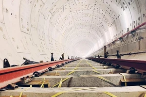 Đường ray metro số 1 vẫn được lắp đặt theo kế hoạch 