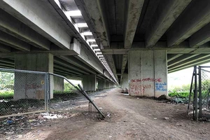 Bộ GTVT bác đề xuất làm đường dưới dạ cầu cao tốc